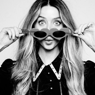 صورة Zoe Sugg